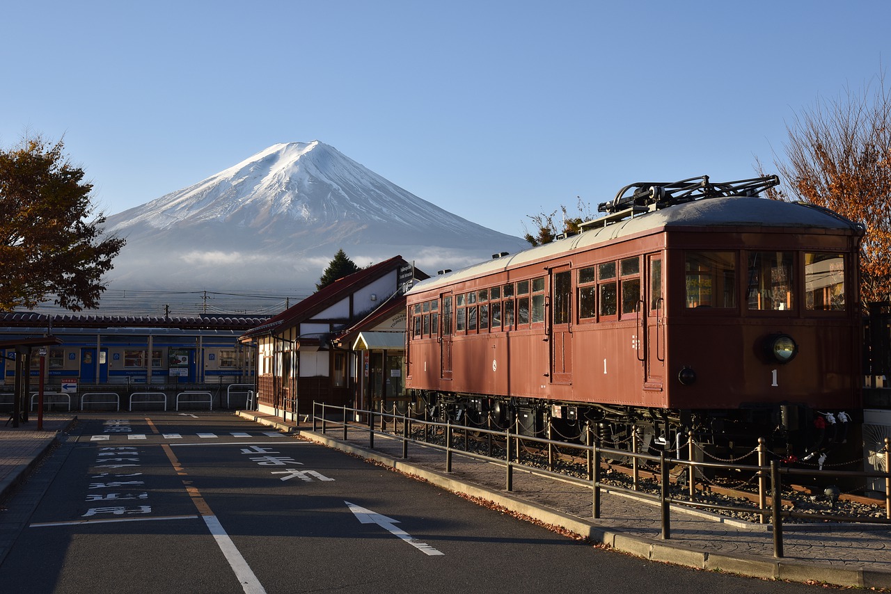 富士登山シーズンには便利な山チカ店舗がある！